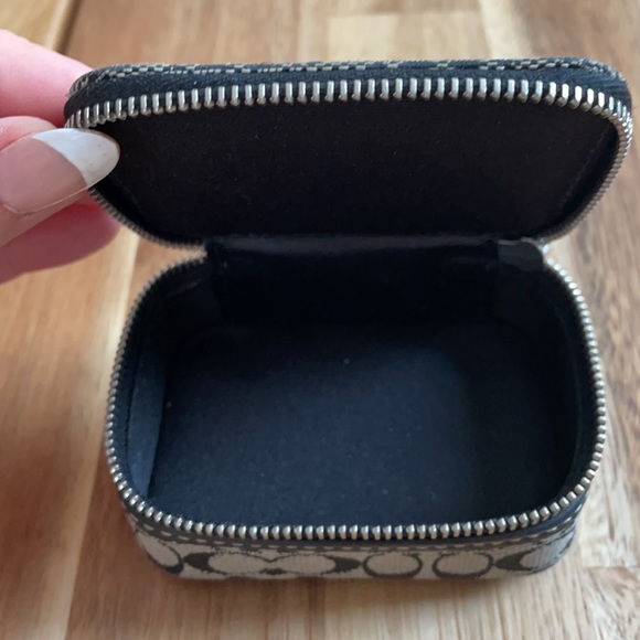 Coach Case - Picture 6 of 7